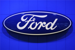 Dearborn, Mich. -- Ford Motor Co.'s president for Asia Pacific and Africa Joe Hinrichs said he has not fielded offers from General Motors for its open top executive slot.